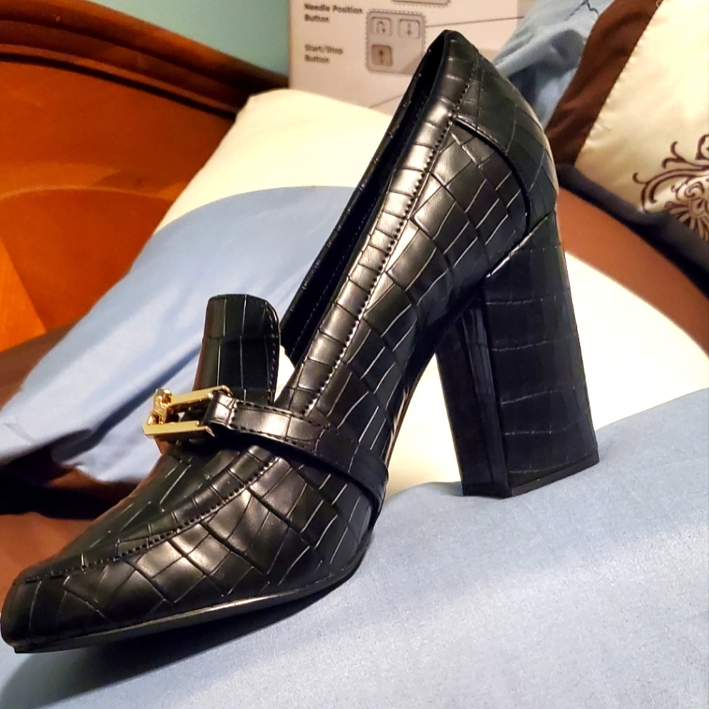 BRAND NEW Black size 9 heels